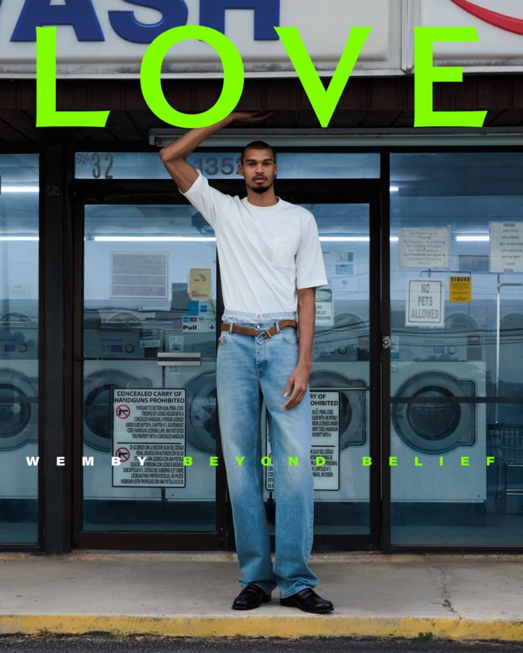 开云官网-造型如何？文班为时尚摄影杂志《LOVE Magazine》拍摄写真